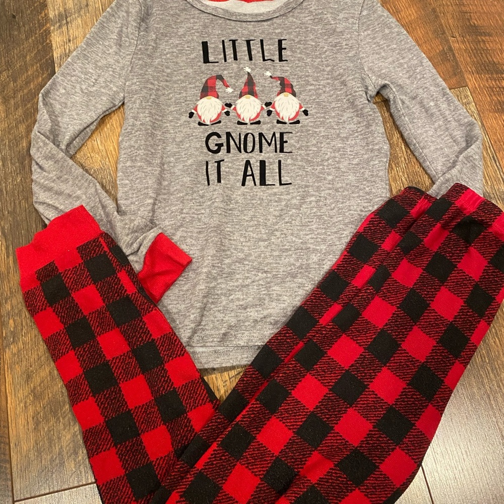 NWOT Let’s get cozy little gnome it all Kids Pajamas Set size 10